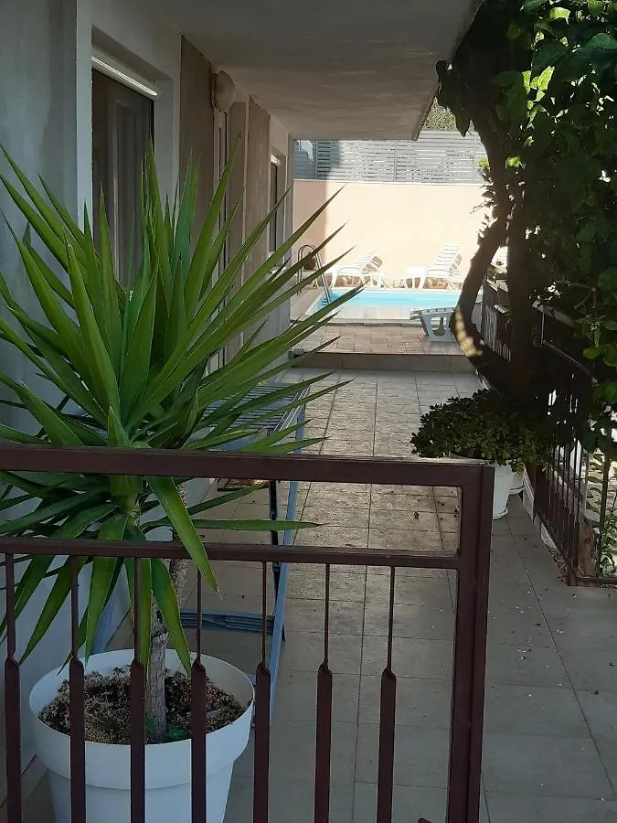 Apartments Bartulic Τρογκίρ