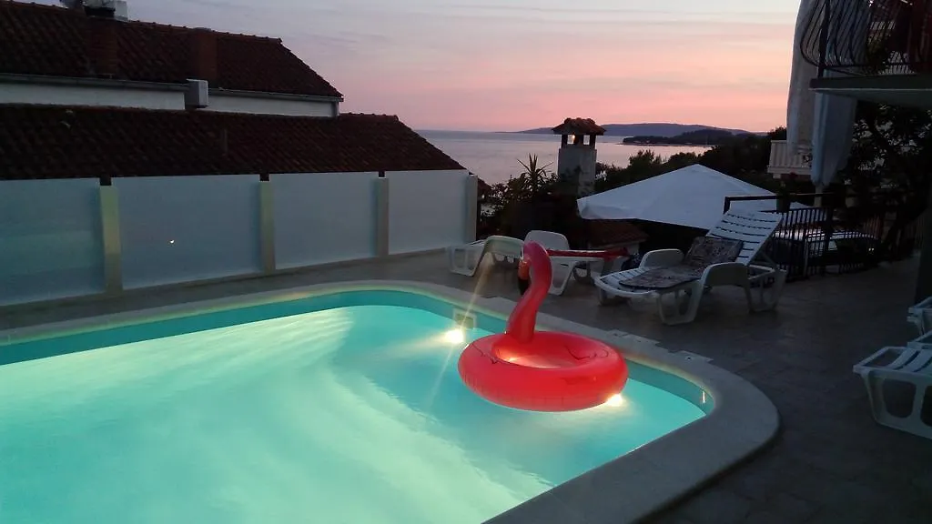 Apartments Bartulic Τρογκίρ 0*,  Κροατία